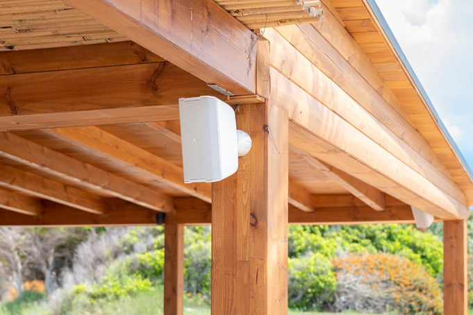 Grupo MZ y LD Systems crean un ambiente sonoro excepcional en el Caravia Beach Hotel de Kos.