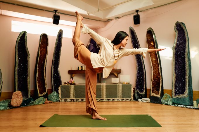 "Descubre Gaia Nomaya Wellness Center en Brooklyn, un innovador espacio donde la música, el arte y la sostenibilidad se unen para ofrecer una experiencia de bienestar única, potenciada por la tecnología de sonido Genelec y un fuerte compromiso con el medio ambiente."