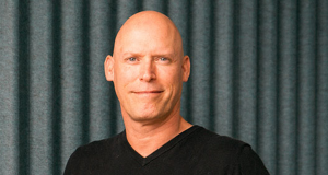 James Bobel: De Músico a Líder de HOLOPLOT en Norteamérica