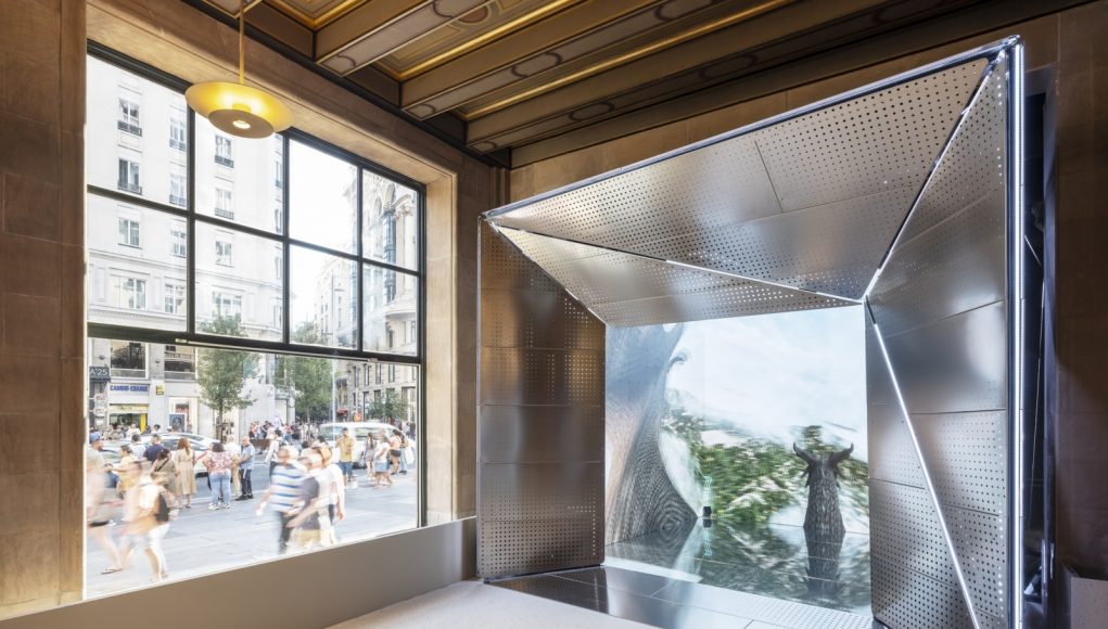 Alfalite instala un Cubo LED inmersivo en el nuevo Espacio Movistar de Telefónica