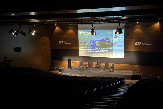 Moderando el debate en español sobre tecnología y deporte en directo Moderando el debate en español sobre tecnología y deporte en directo