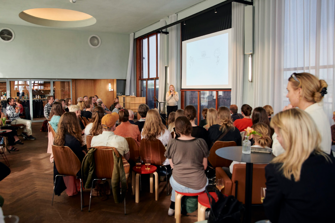 La tecnología beam steering de Renkus-Heinz optimiza el audio en un espacio histórico de Oslo La tecnología beam steering de Renkus-Heinz optimiza el audio en un espacio histórico de Oslo