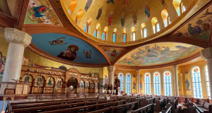 Renkus-Heinz mejora la inteligibilidad en la iglesia ortodoxa griega de St. Luke