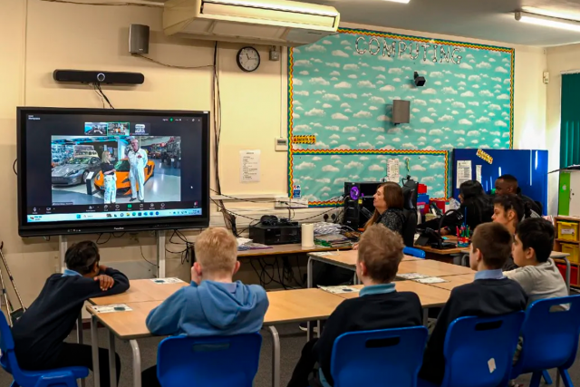 Sennheiser facilita un viaje virtual inclusivo para alumnos con necesidades especiales