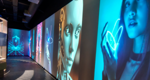 Los proyectores de la Serie Jazz de Christie impulsan una pantalla en forma de L en el Building Centre de Londres