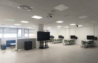 Sennheiser y Xilica equipan la Hiperaula de la Facultad de ciencias económicas y empresariales de Granada Sennheiser y Xilica equipan la Hiperaula de la Facultad de Ciencias Económicas y Empresariales de Granada