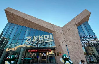 Un solo Christie Griffyn 4K50-RGB reemplaza una configuración multiproyector en un teatro volador en China