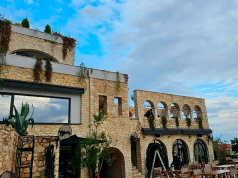 Ecler equipa el sistema de audio exterior del hotel boutique Zoe Hora en Albania