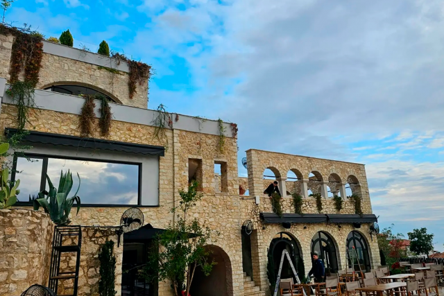 Ecler equipa el sistema de audio exterior del hotel boutique Zoe Hora en Albania