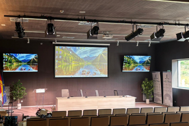 El Hospital de Cuenca integra sonido, iluminación y vídeo en su auditorio y sala de prensa