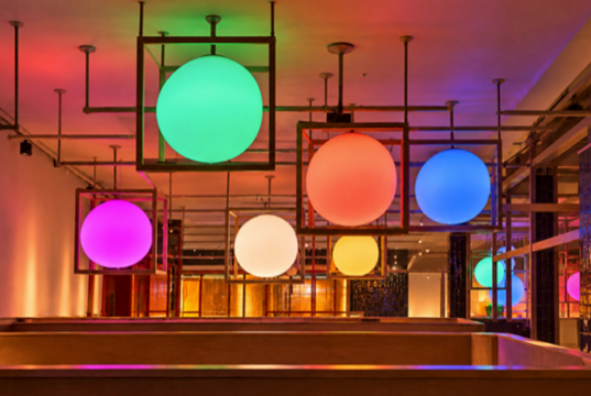 La luz pone color al nuevo espacio de Ametller Origen en Via Laietana de la mano de Fentum La luz pone color al nuevo espacio de Ametller Origen en Via Laietana de la mano de Fentum
